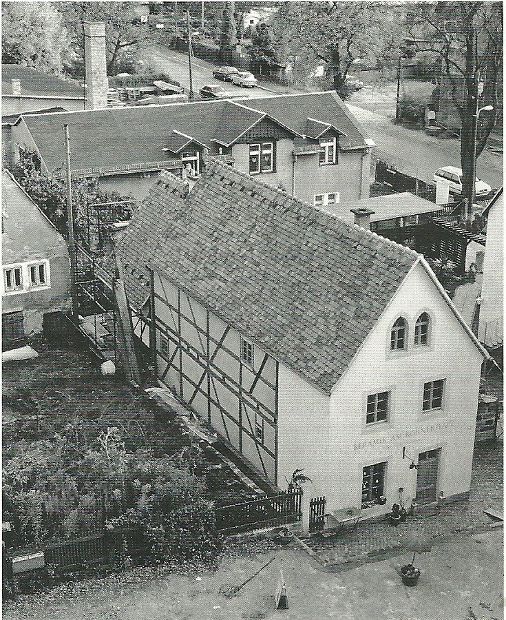 Zwei Geb�ude ehemaliger Kinderbewahranstalten, Foto J.Frohse, 1996.